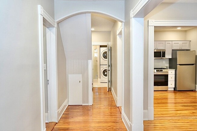 Building Photo - 406 Hedge St