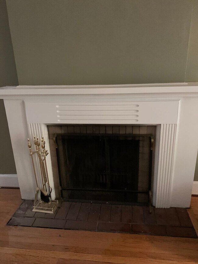 Building Photo - Royal Oak Triplex - Hawthorn