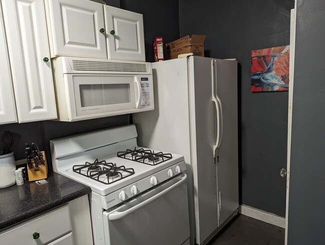 Kitchen - 5535 Centre Ave