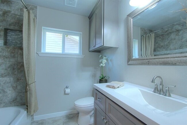 Foto del edificio - 5611 Arboles Dr