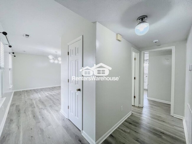 Building Photo - 835 Deer Path Trail