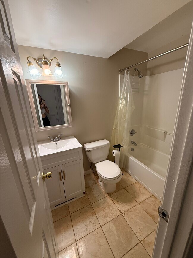 Foto del edificio - 8637 Centerton Ln