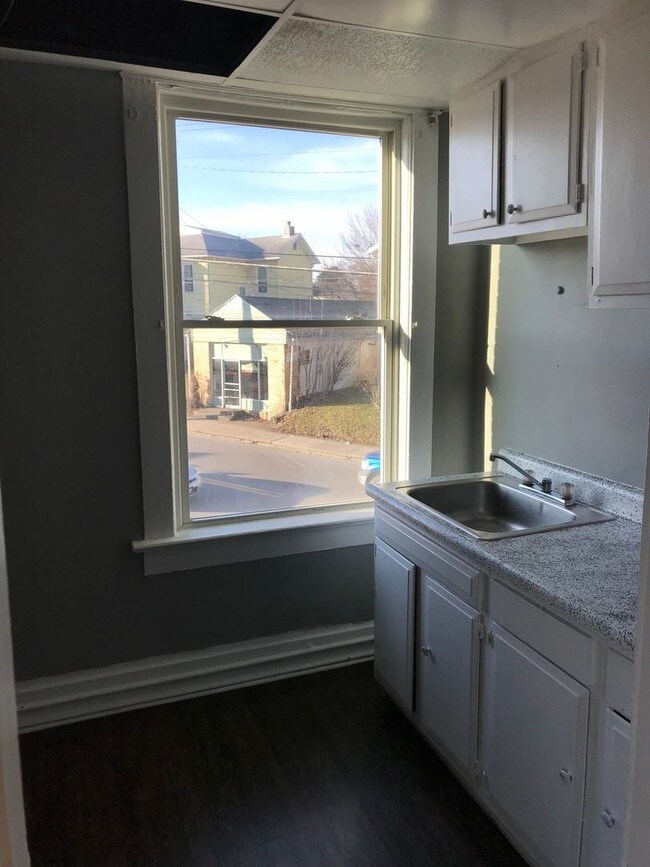 Foto del edificio - 537 E Washington St