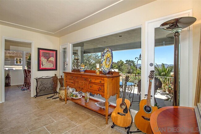 Building Photo - 1697 Crest Dr