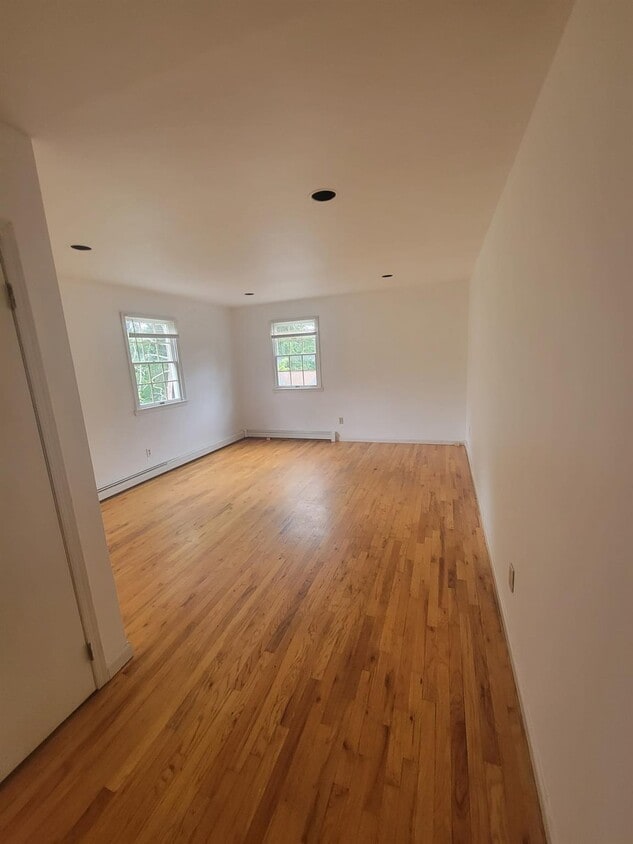 Building Photo - 82 Upton Dr