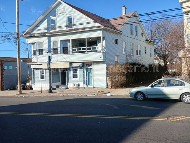 Building Photo - 2352 Barnum Ave