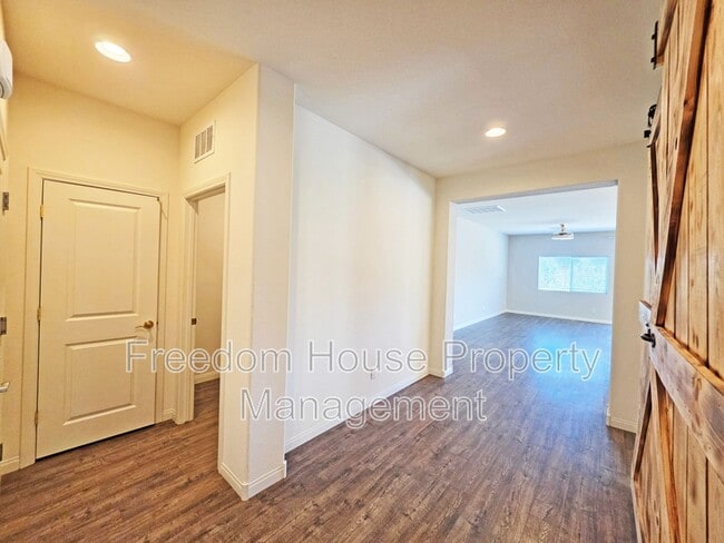Building Photo - 5628 San Marco Dr