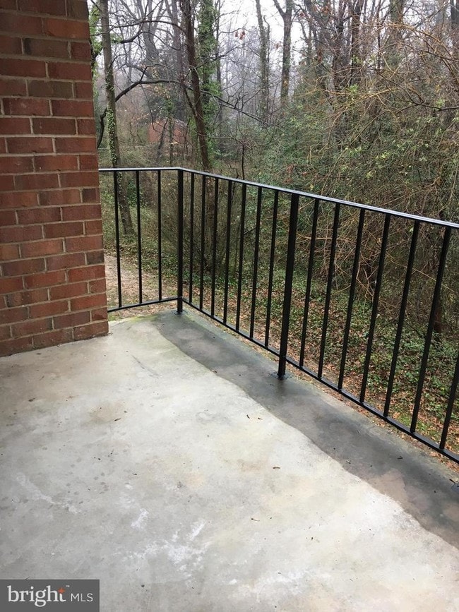 Building Photo - 3790 Lyndhurst Dr