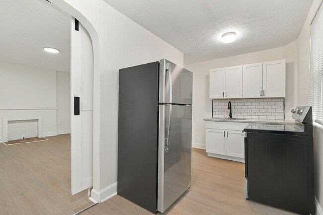 Building Photo - 397 Catherine St