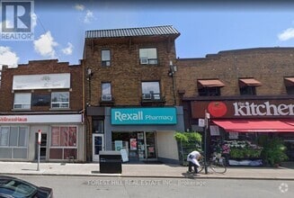 Building Photo - 411-411 Spadina Rd