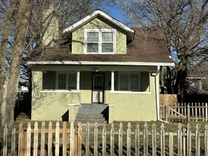 Building Photo - 3533 Balsam Ave