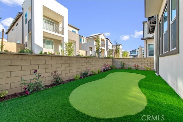 Building Photo - 246 Sora