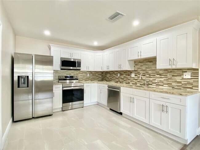 Foto del edificio - 4714 W Bay Ave