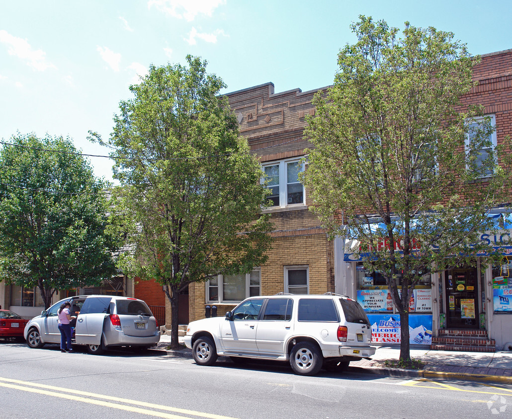 Foto del edificio - 155 Anderson Ave