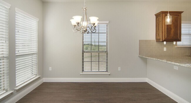 Foto del edificio - Beautiful 4/2 + Private Fenced Yard + Addi...