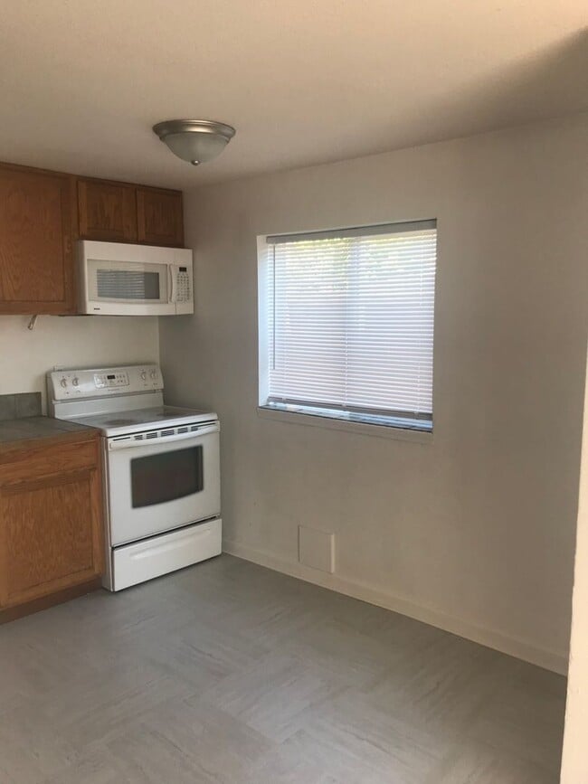 Foto del edificio - For Rent: Charming 2 Bed 1 Bath Home in th...