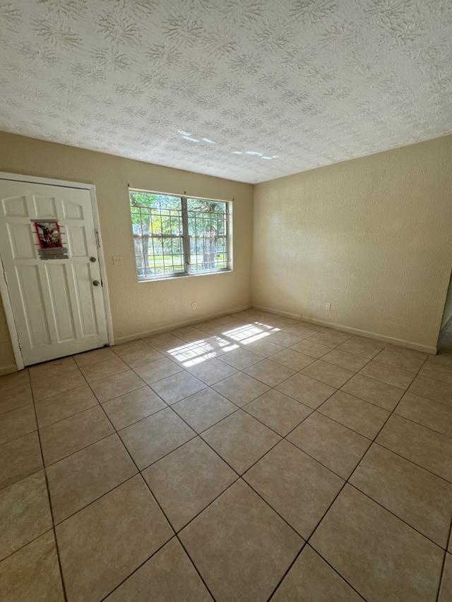 Building Photo - 3 bedroom in Jacksonville FL 32208