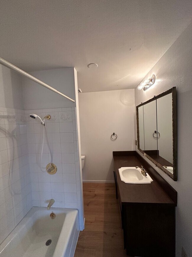 Foto del edificio - Prairie Ave Home (APP#204)