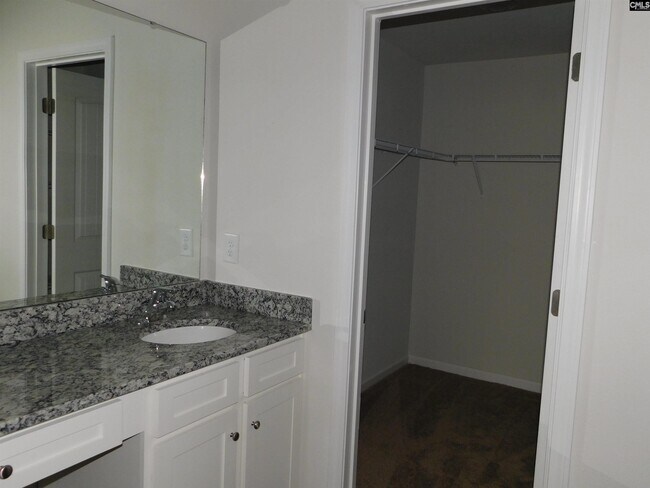 Foto del edificio - 228 Sundew Rd