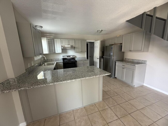 Building Photo - 124 Hampton Dr