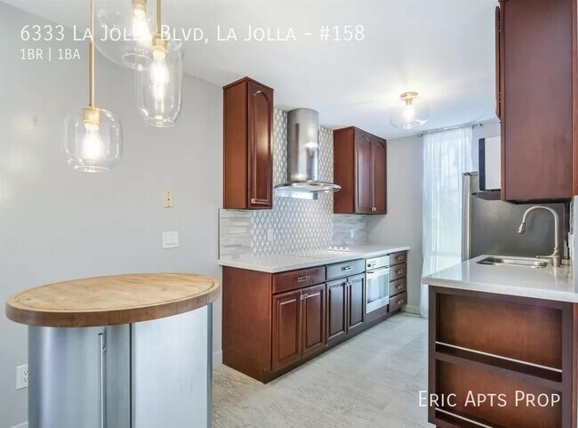 Building Photo - La Jolla Village 1-bedroom, 1-bathroom Unit