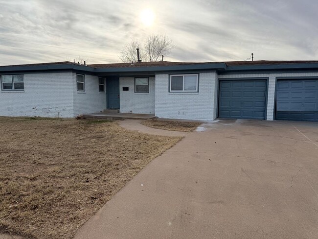 Building Photo - 2501 Redbud Ave