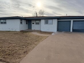 Building Photo - 2501 Redbud Ave