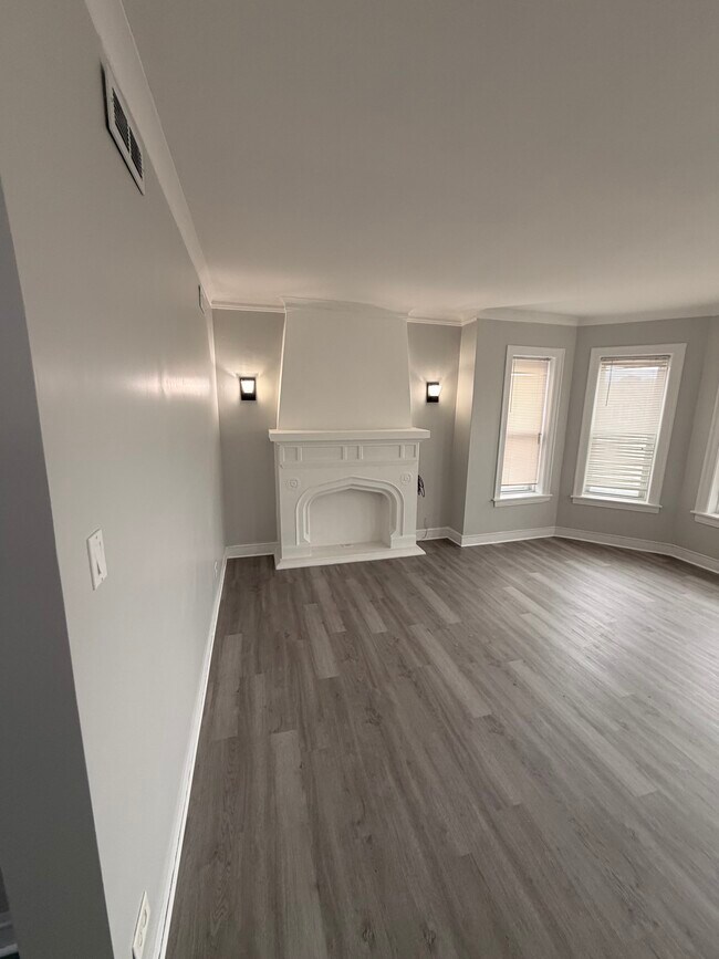 Building Photo - 8434 S Drexel Ave