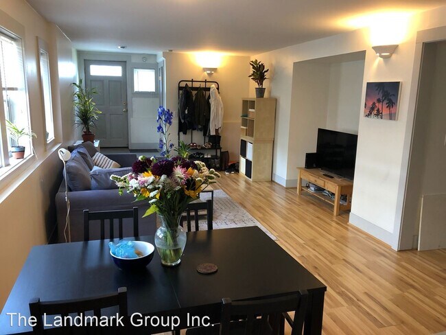 Foto del edificio - 3 br, 2 bath House - 6523 5th Ave NE