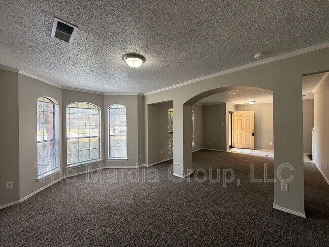 Building Photo - 904 Shady Brook Ln