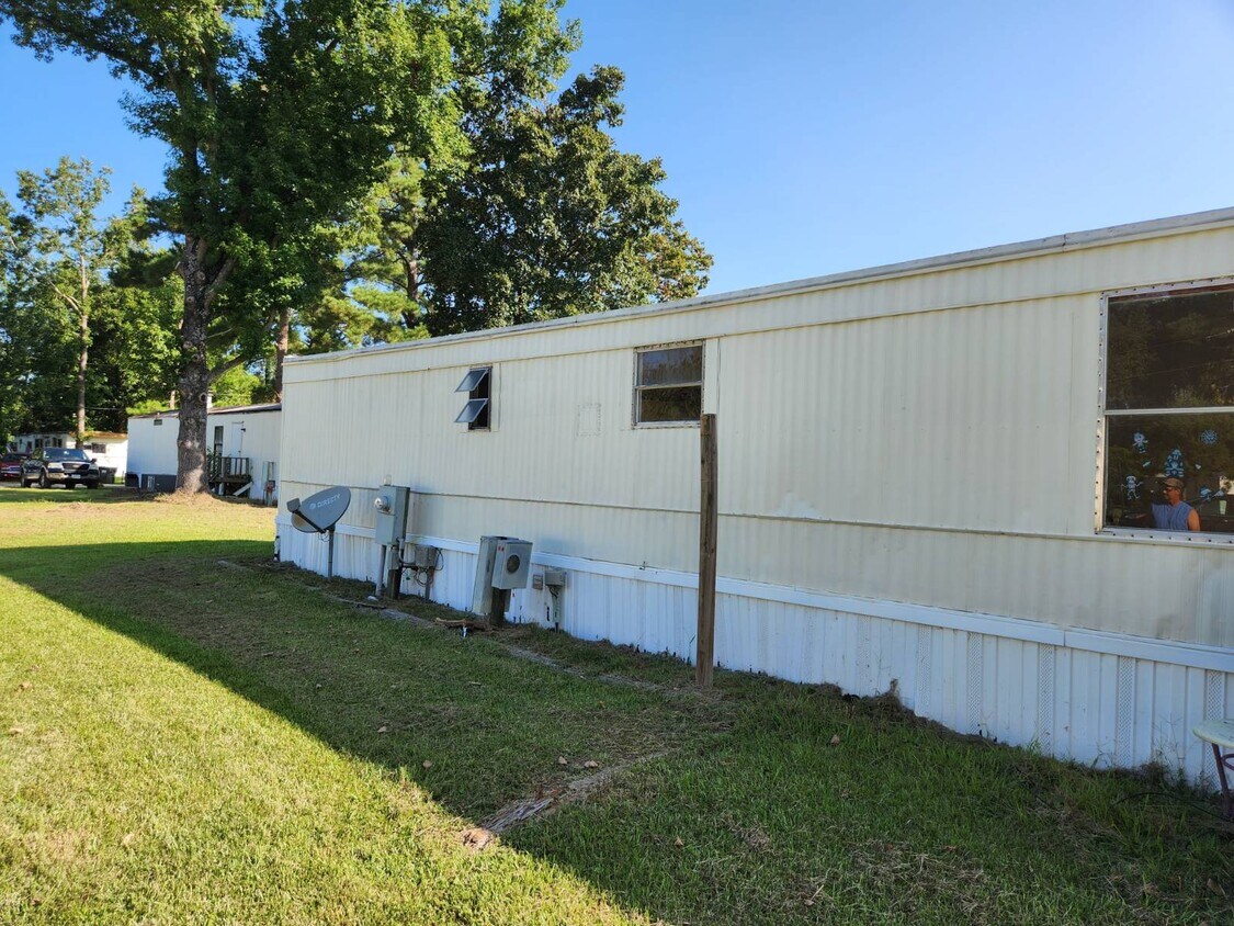 134 Hussey Mhp Ln, Beulaville, NC 28518 House Rental in Beulaville