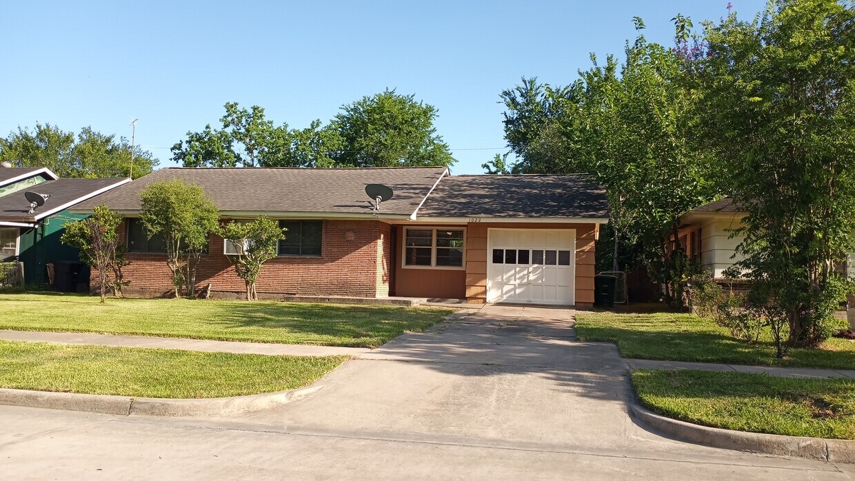 Primary Photo - 1022 Marleen St