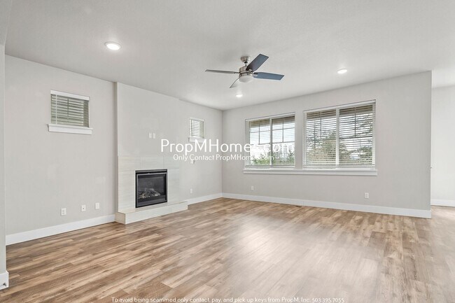 Foto del edificio - Luxury in Sunnyside – 5BR Retreat w/ Views...