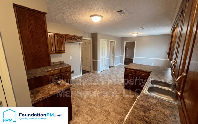 Foto del edificio - 8182 Creekside Cir S