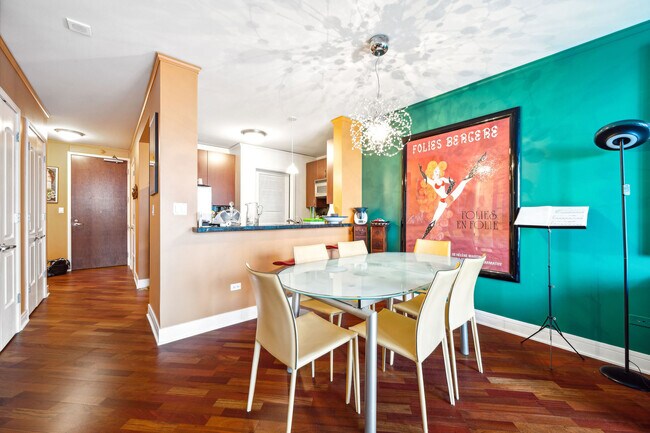 Building Photo - 420 E Waterside Dr