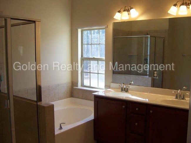 Building Photo - 465 Panorama Park Pl