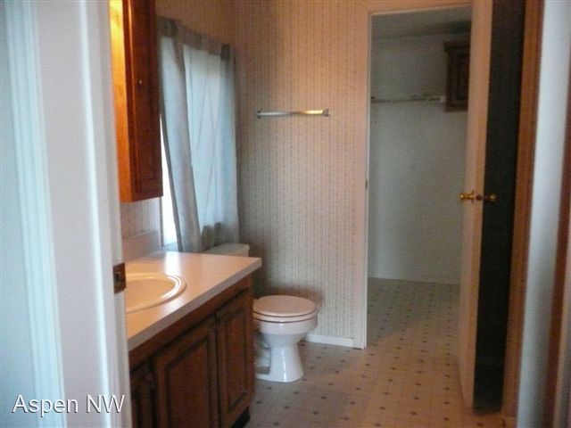 Building Photo - 2 br, 2 bath House - 15805 14th Ave. NW