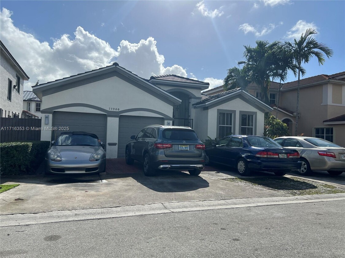 Foto principal - 12960 NW 9th Ln