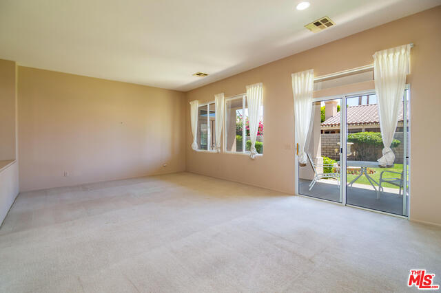 Foto del edificio - 40808 Eastwood Ln