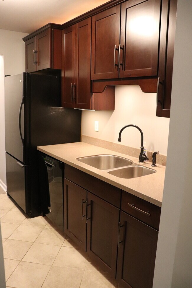 Foto del edificio - 567 Somerset Ln