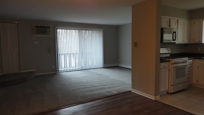 Building Photo - 705 W 65th St