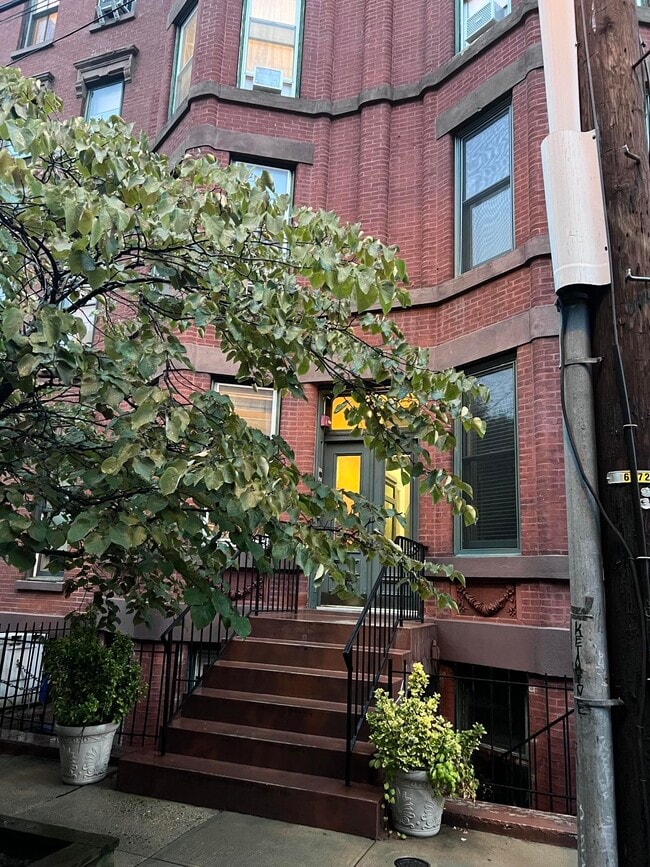 Building Photo - 234 6th St