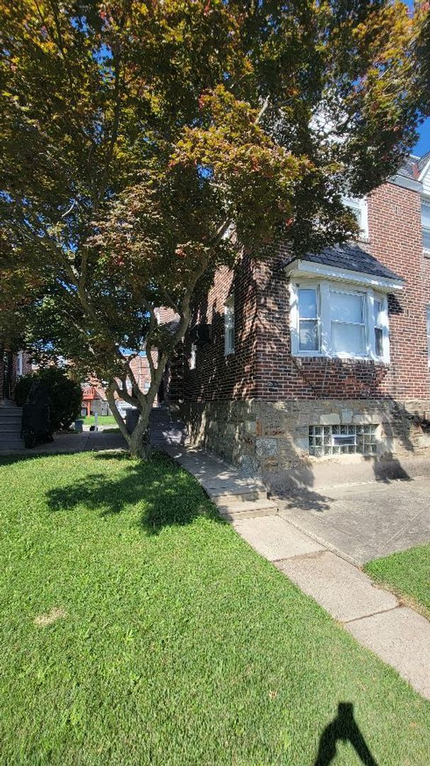 Foto del edificio - 7703 Woolston Ave