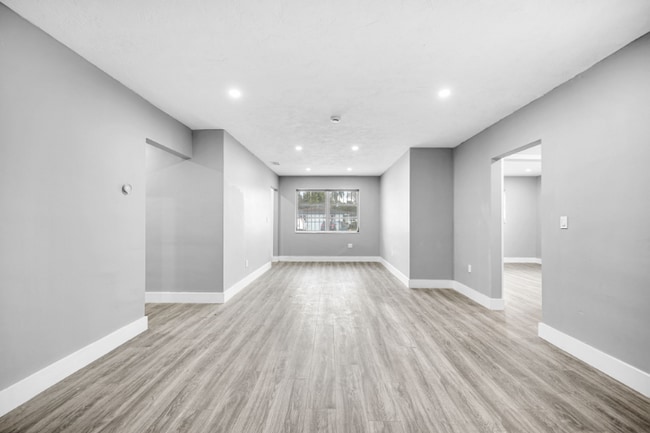 Building Photo - 645 NE 149th St