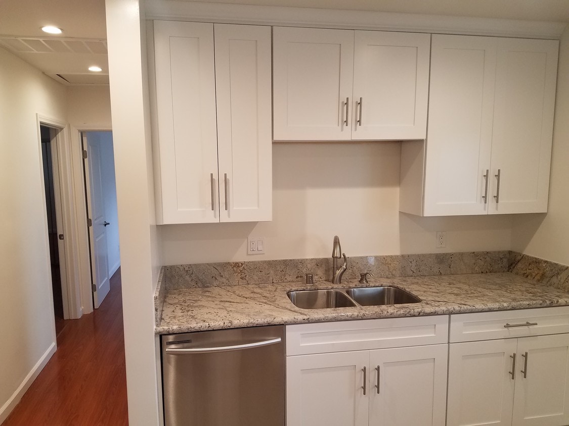 Kitchen - 2517 Foothill Blvd