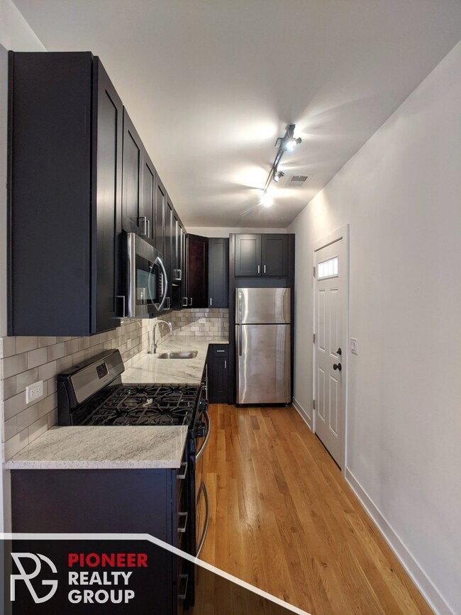 Foto del edificio - 2203 W Eastwood Ave