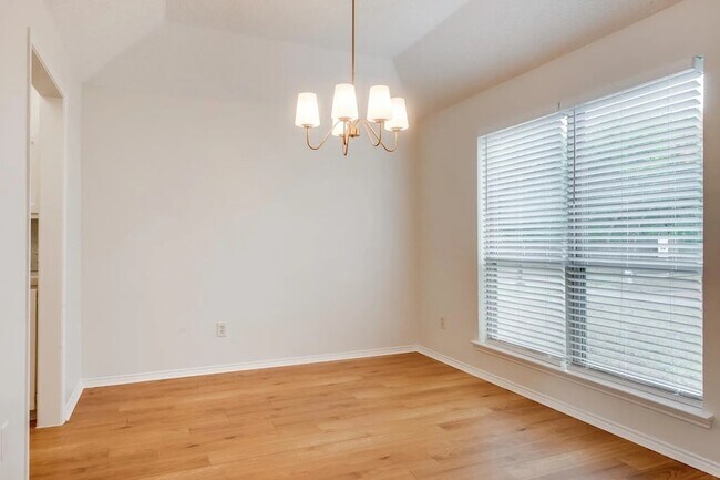 Foto del edificio - 500 Norwood Pl