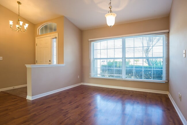 Foto del edificio - 232 Valley Edge Dr