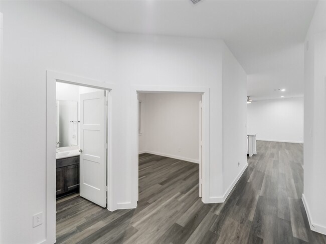 Foto del edificio - 387 Westlake Terrace Dr