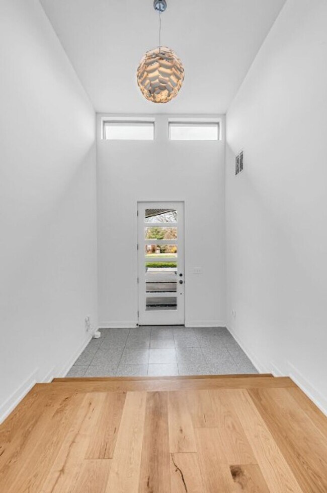Building Photo - Modern Elegant 5-Bedroom Home in the Heart...